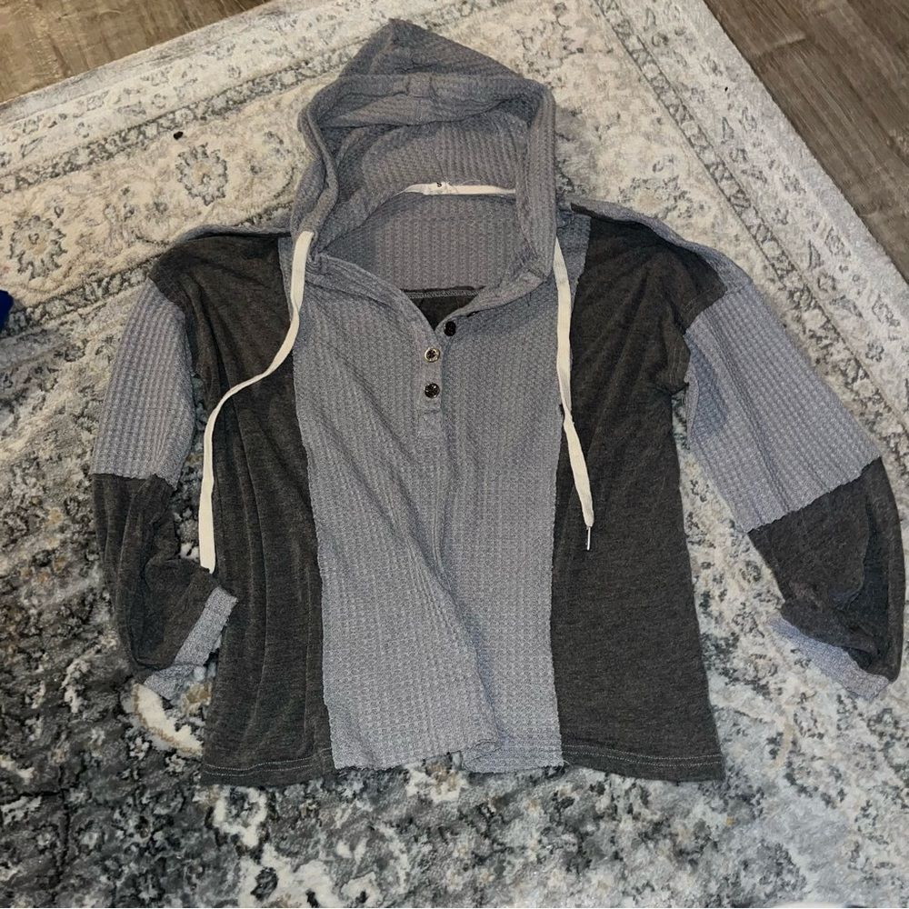 boutique pull over thin hoodie size small
